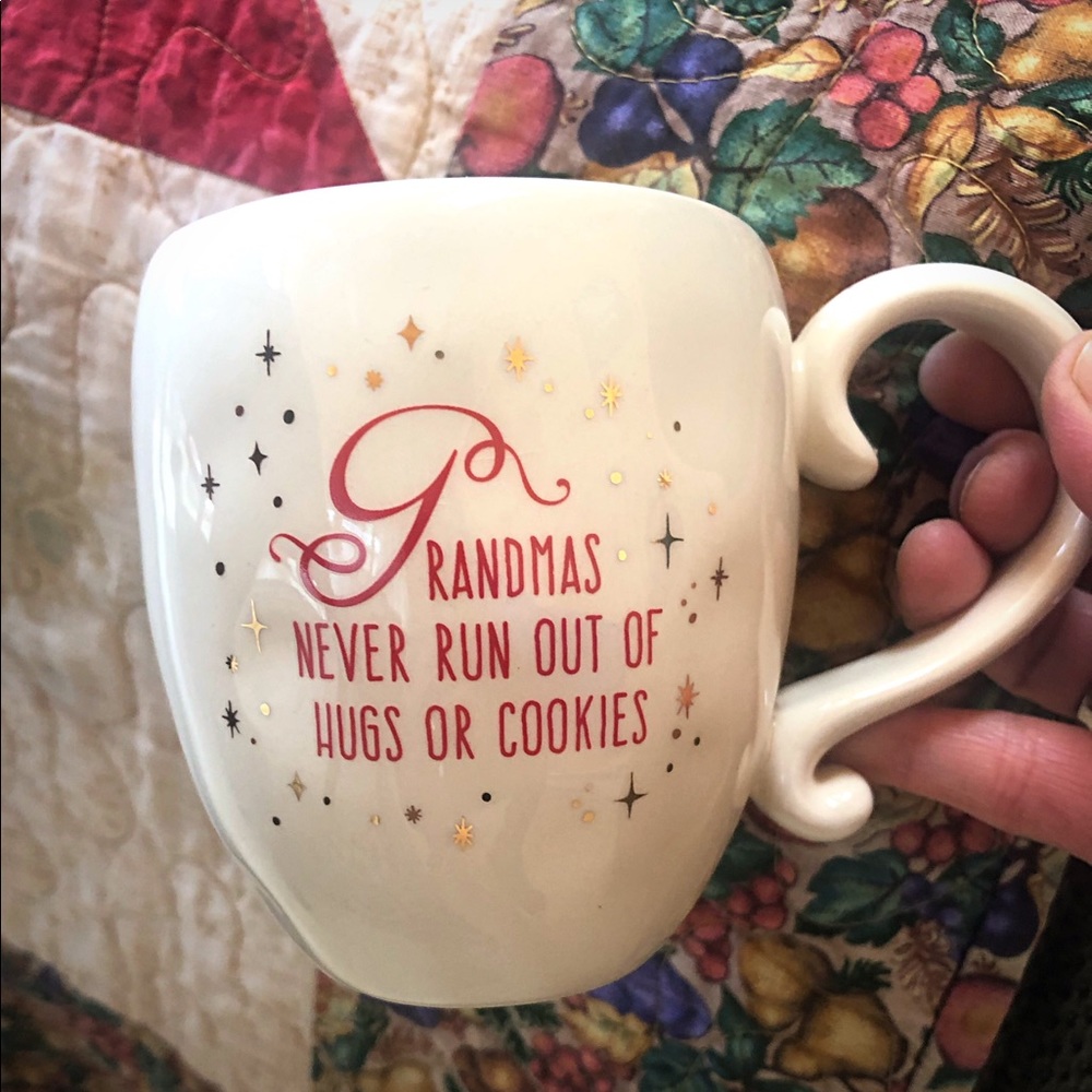 Grasslands Road ‘Grandma’ ceramic white/red mug